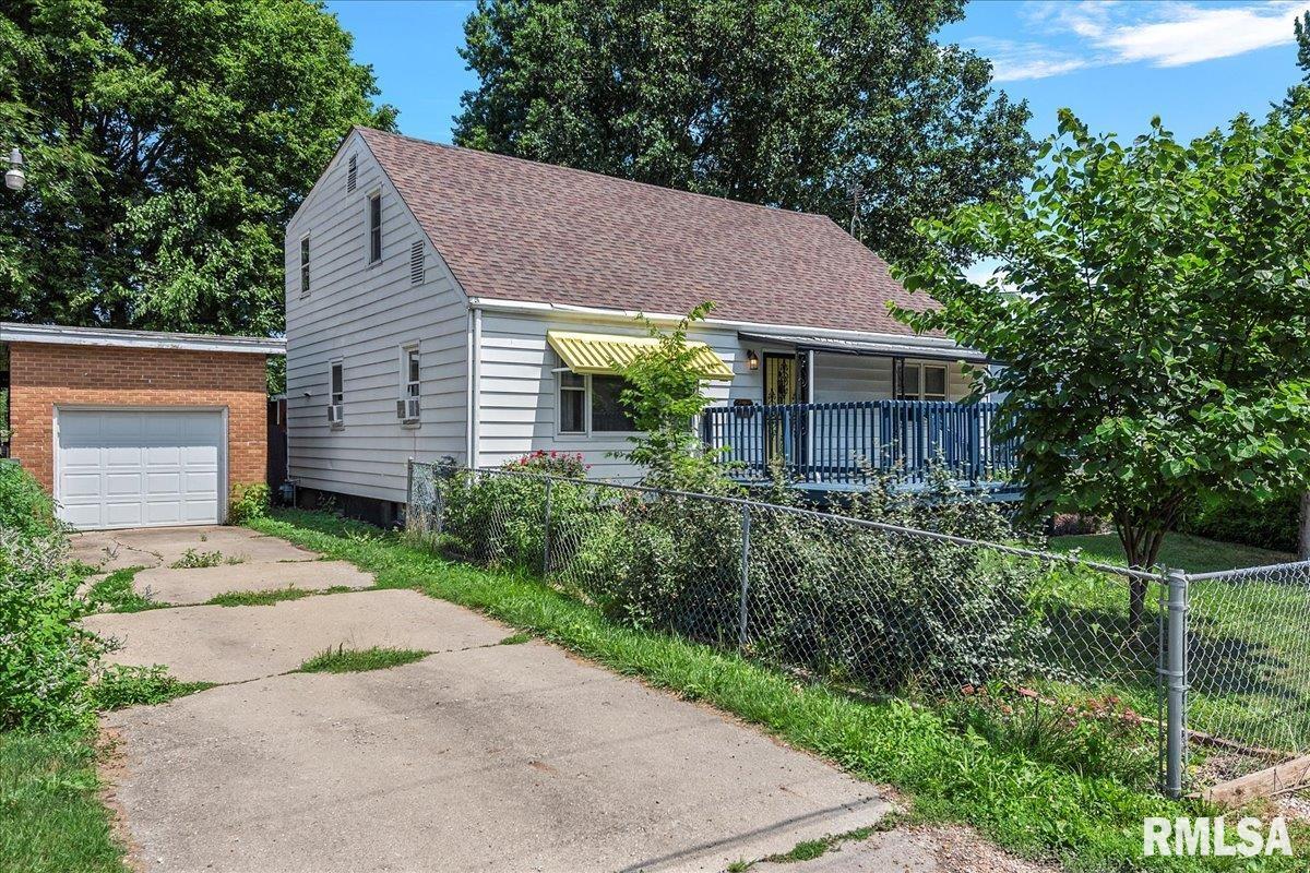 2915 East Elliott Avenue Springfield, IL 62702 - Photo 2 of 43