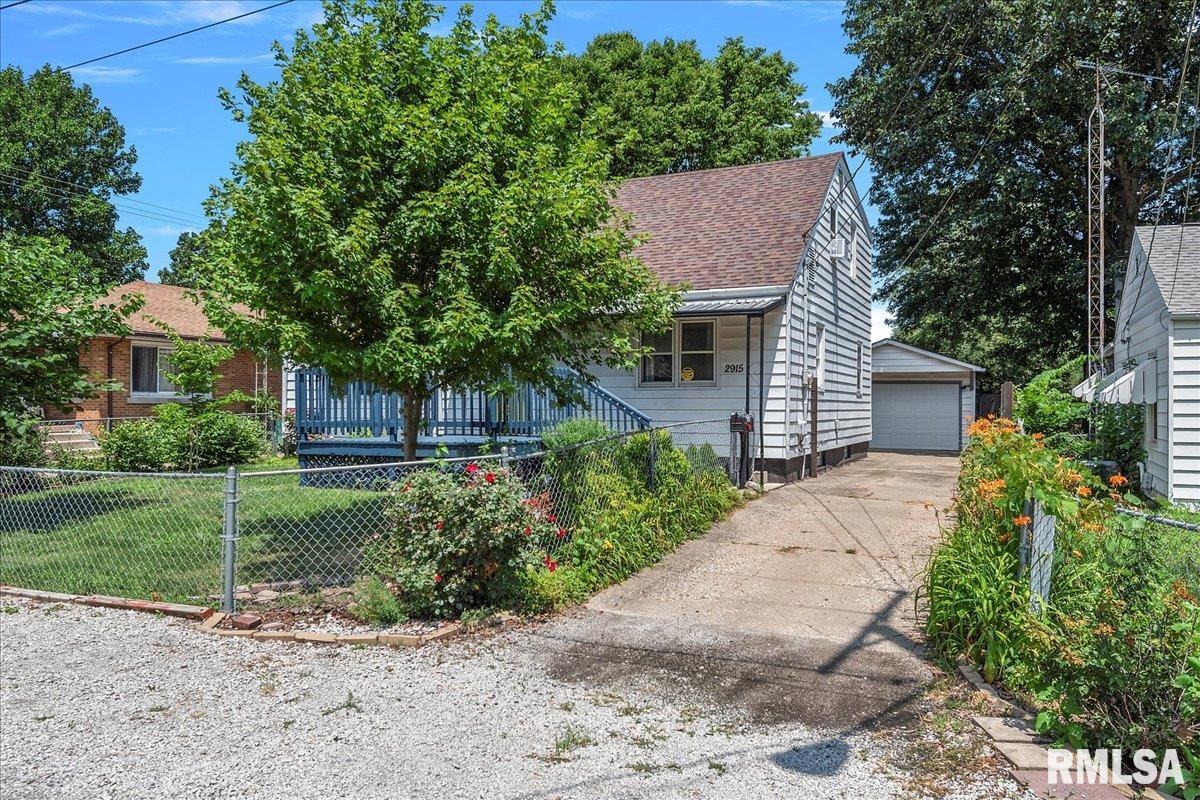 2915 East Elliott Avenue Springfield, IL 62702 - Photo 3 of 43