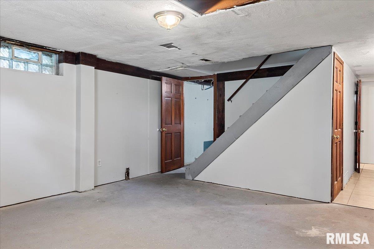 2915 East Elliott Avenue Springfield, IL 62702 - Photo 32 of 43