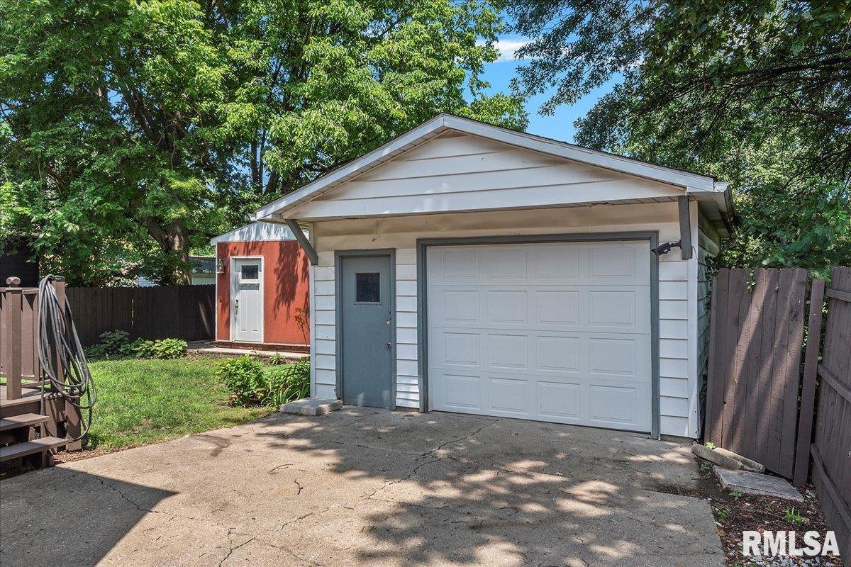 2915 East Elliott Avenue Springfield, IL 62702 - Photo 40 of 43