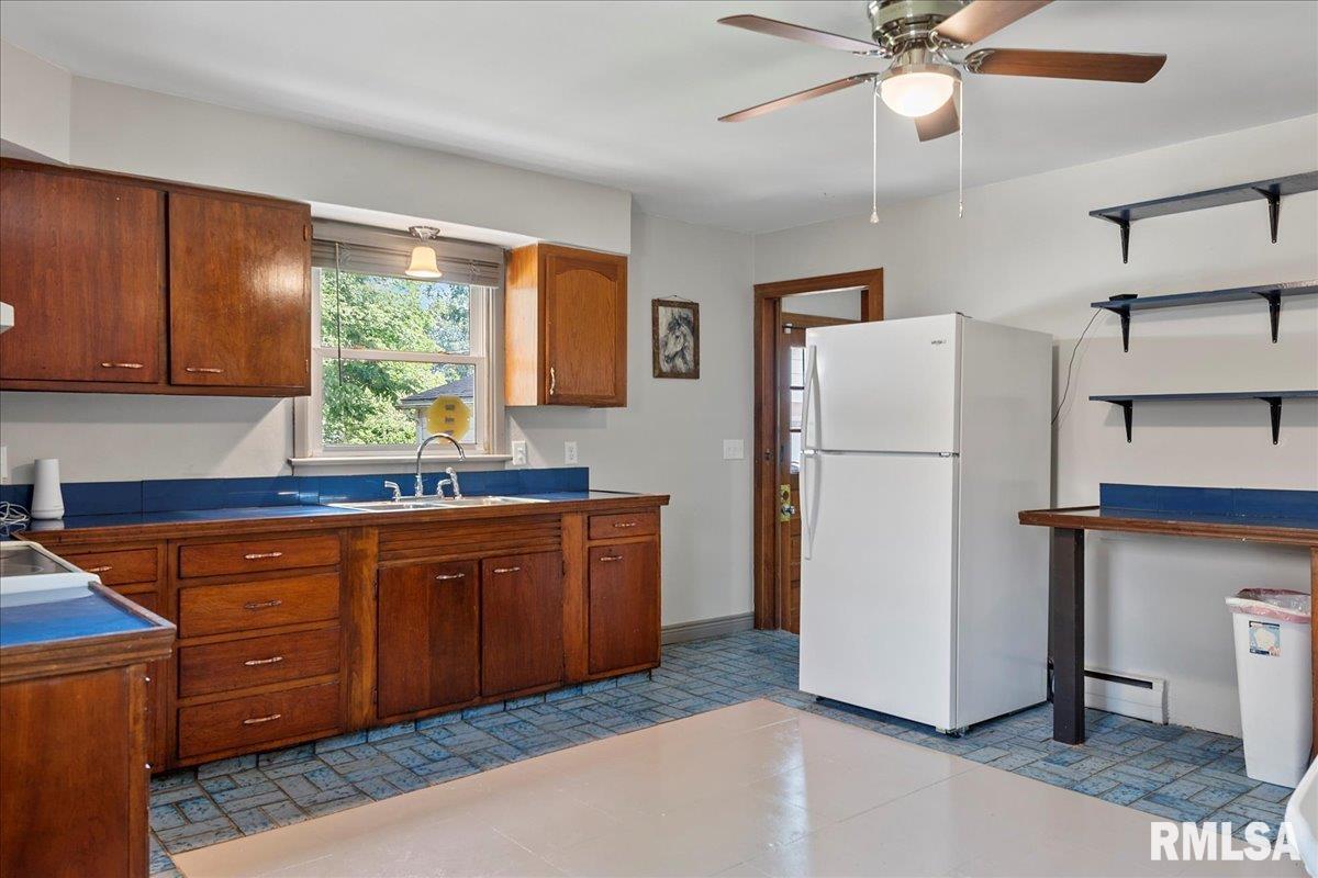 2915 East Elliott Avenue Springfield, IL 62702 - Photo 10 of 43