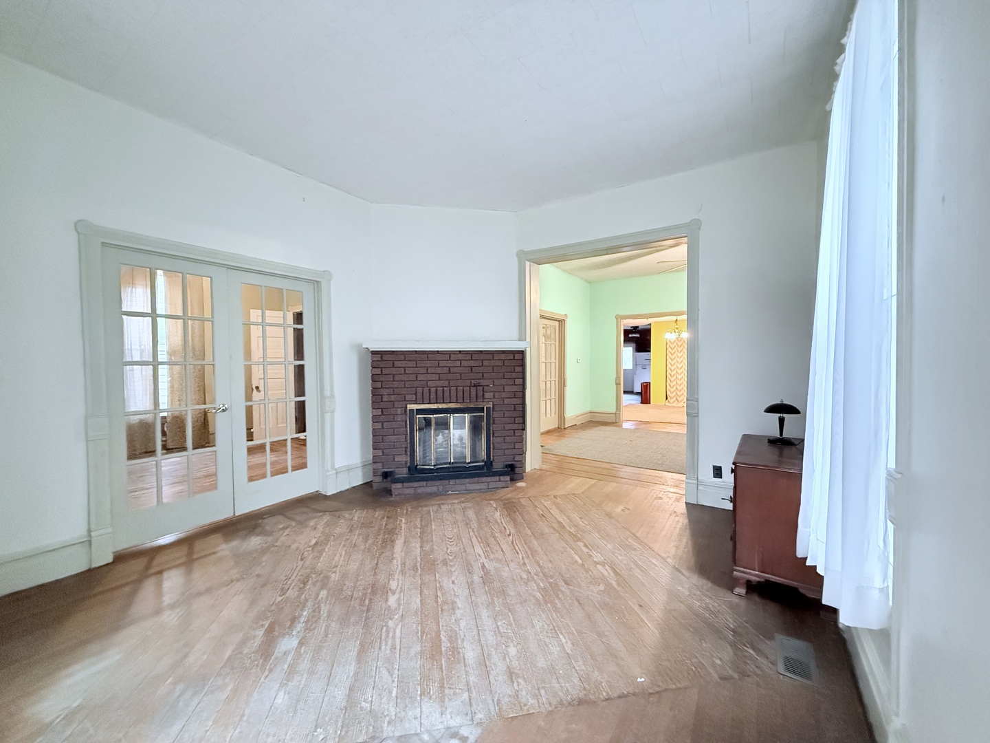 613 North Center Street Clinton, IL 61727 - Photo 4 of 17