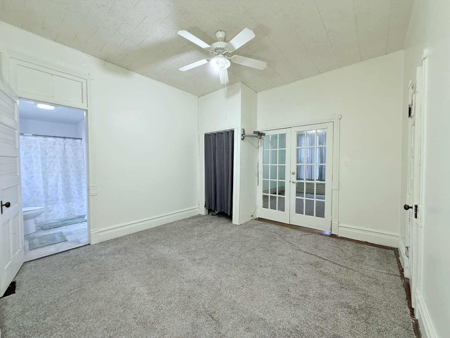 613 North Center Street Clinton, IL 61727 - Photo 5 of 17