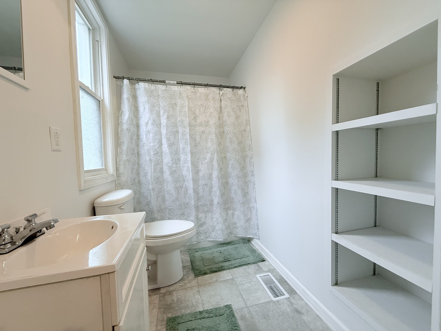 613 North Center Street Clinton, IL 61727 - Photo 6 of 17