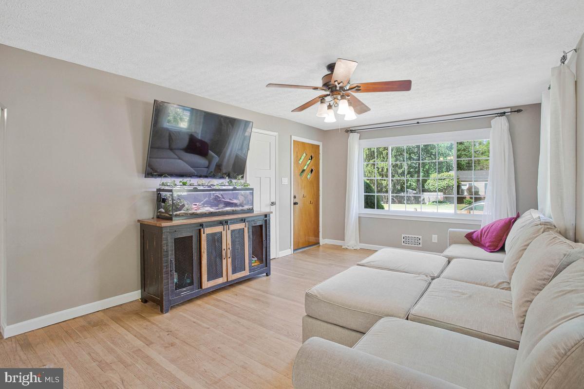 24 Robshire Manor Road Huntingtown, MD 20639 - Photo 6 of 55