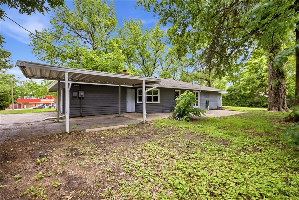 11008 Grandview Road Kansas City, MO 64137 - Photo 7 of 52