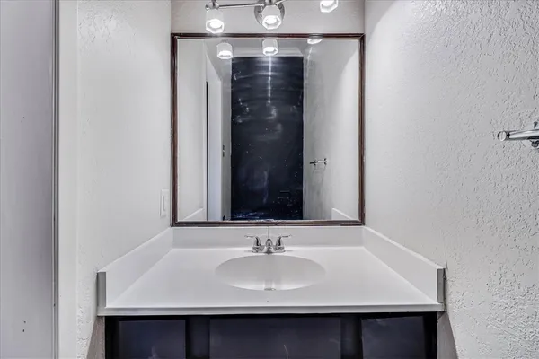 $1,595 | 2713 St Joseph Street, Unit K, Corpus Christi, TX 78418