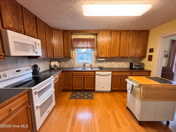 $389,999 | 107 Christopher Lane, Clinton, NC 28328