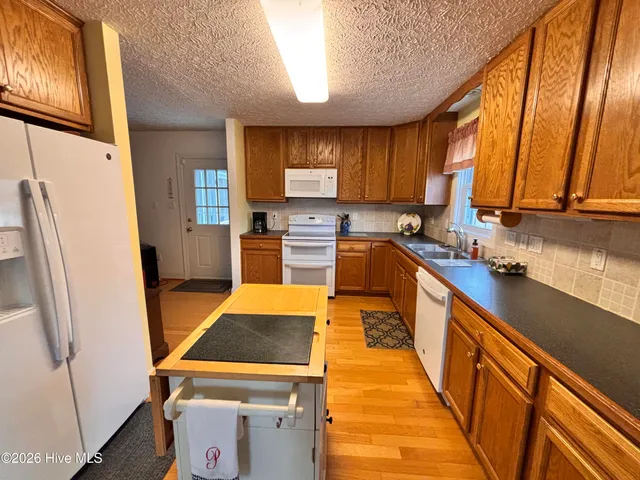 $399,999 | 107 Christopher Lane, Clinton, NC 28328