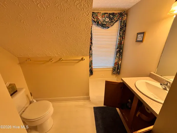 $389,999 | 107 Christopher Lane, Clinton, NC 28328