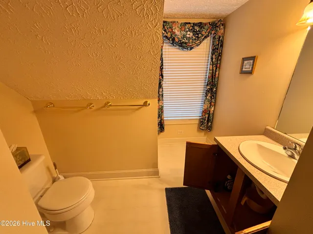 $399,999 | 107 Christopher Lane, Clinton, NC 28328