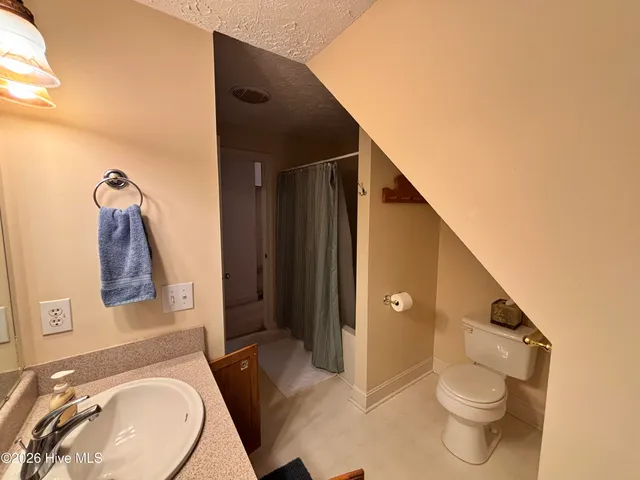 $399,999 | 107 Christopher Lane, Clinton, NC 28328