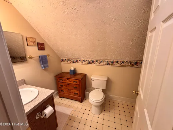 $389,999 | 107 Christopher Lane, Clinton, NC 28328