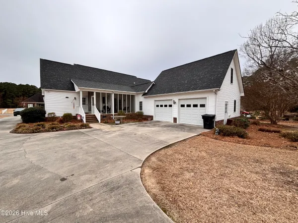 $389,999 | 107 Christopher Lane, Clinton, NC 28328
