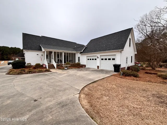 $399,999 | 107 Christopher Lane, Clinton, NC 28328