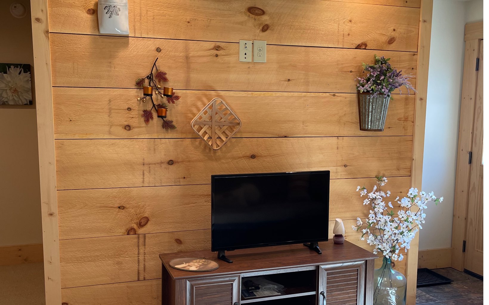 111 Watkins Farm Road Blue Ridge, GA 30513 - Photo 35 of 44 a living room with a potted plant and a fireplace