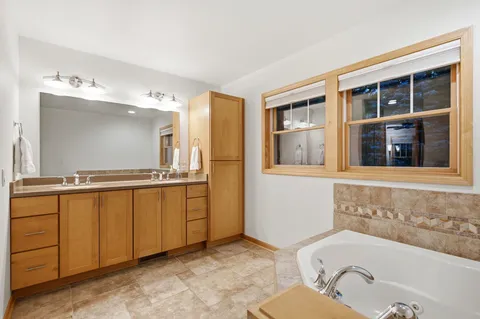 $599,000 | 17 Glen Arbor Way, Fitchburg, WI 53711