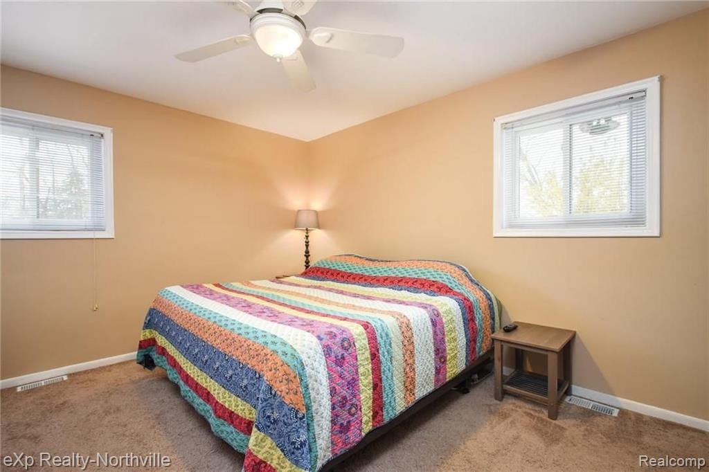 28471 Thorny Brae Road Farmington Hills, MI 48331 - Photo 13 of 27