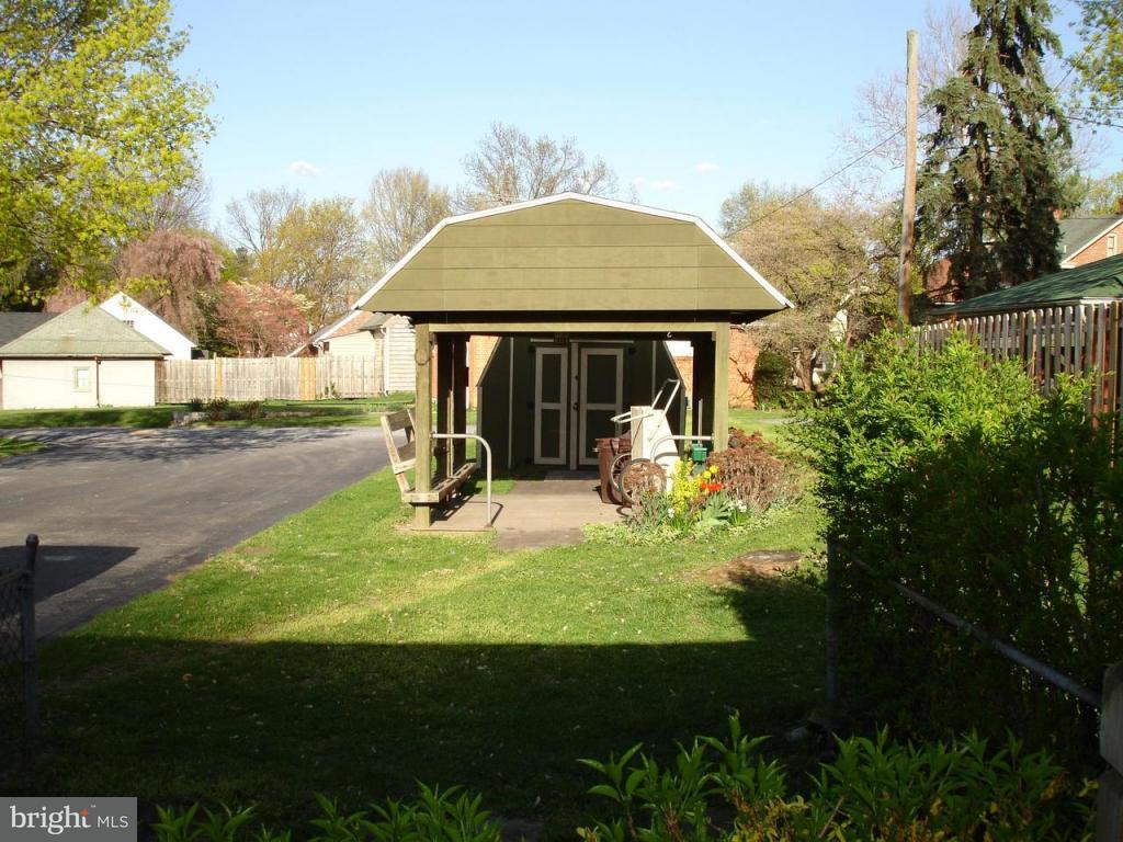 303 North Broad Street Lititz, PA 17543 - Photo 4 of 9