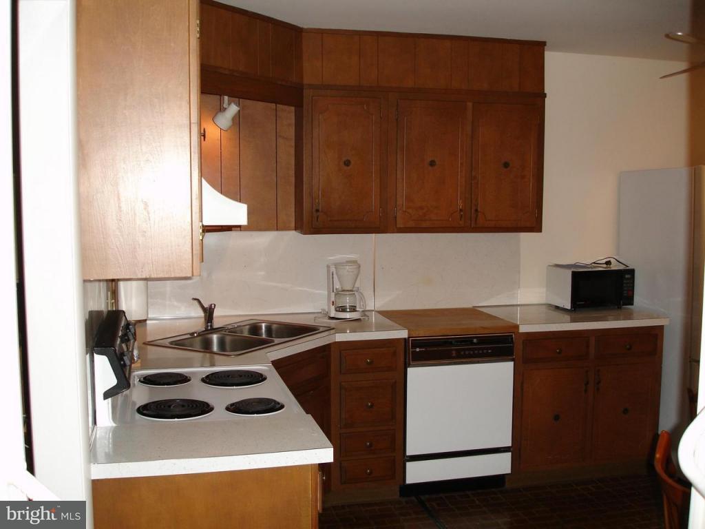 303 North Broad Street Lititz, PA 17543 - Photo 7 of 9