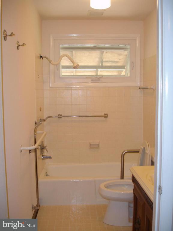 303 North Broad Street Lititz, PA 17543 - Photo 8 of 9