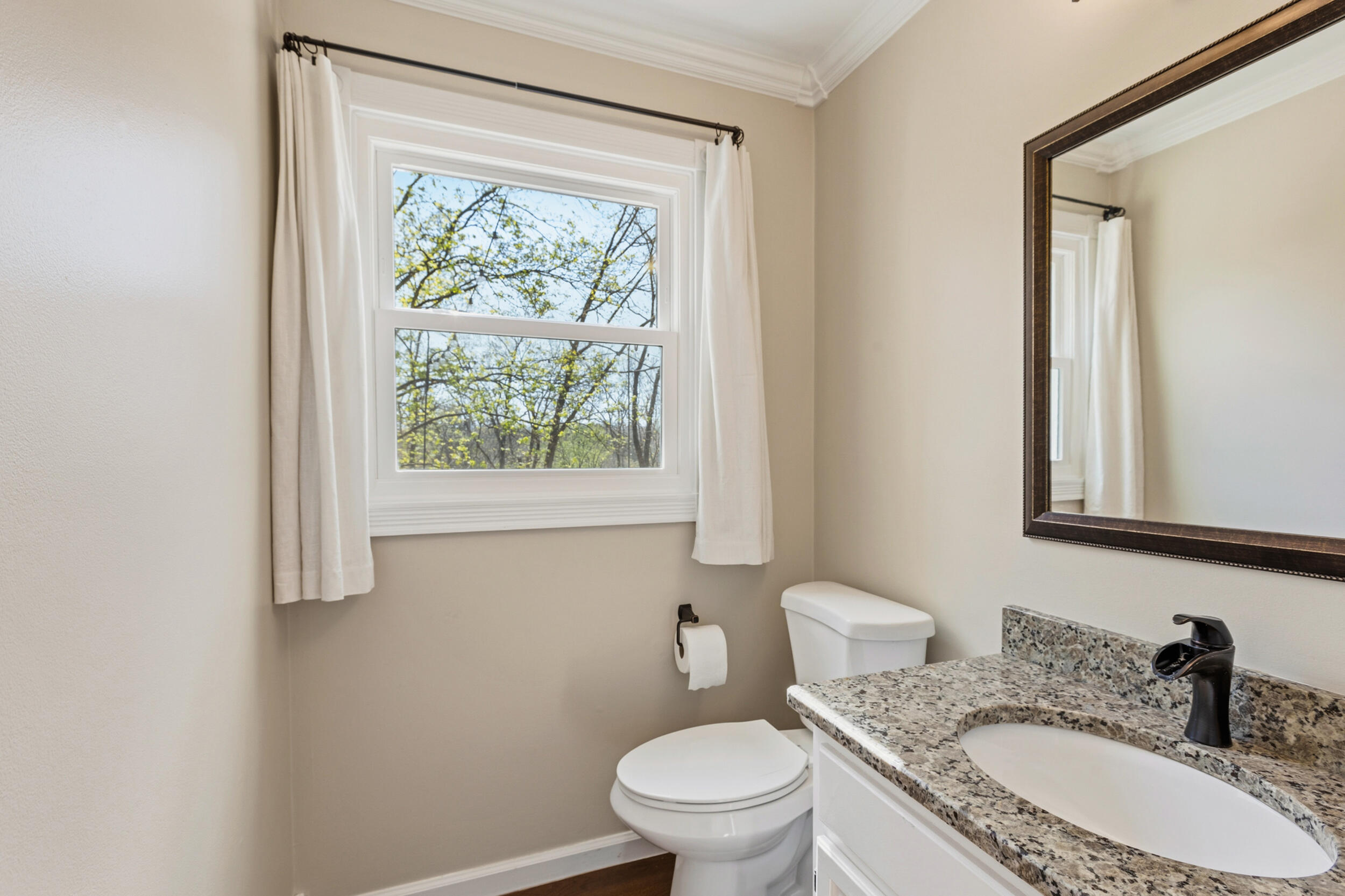 802 Brookhollow Lane Chattanooga, TN 37421 - Photo 11 of 60 Guest Half Bath