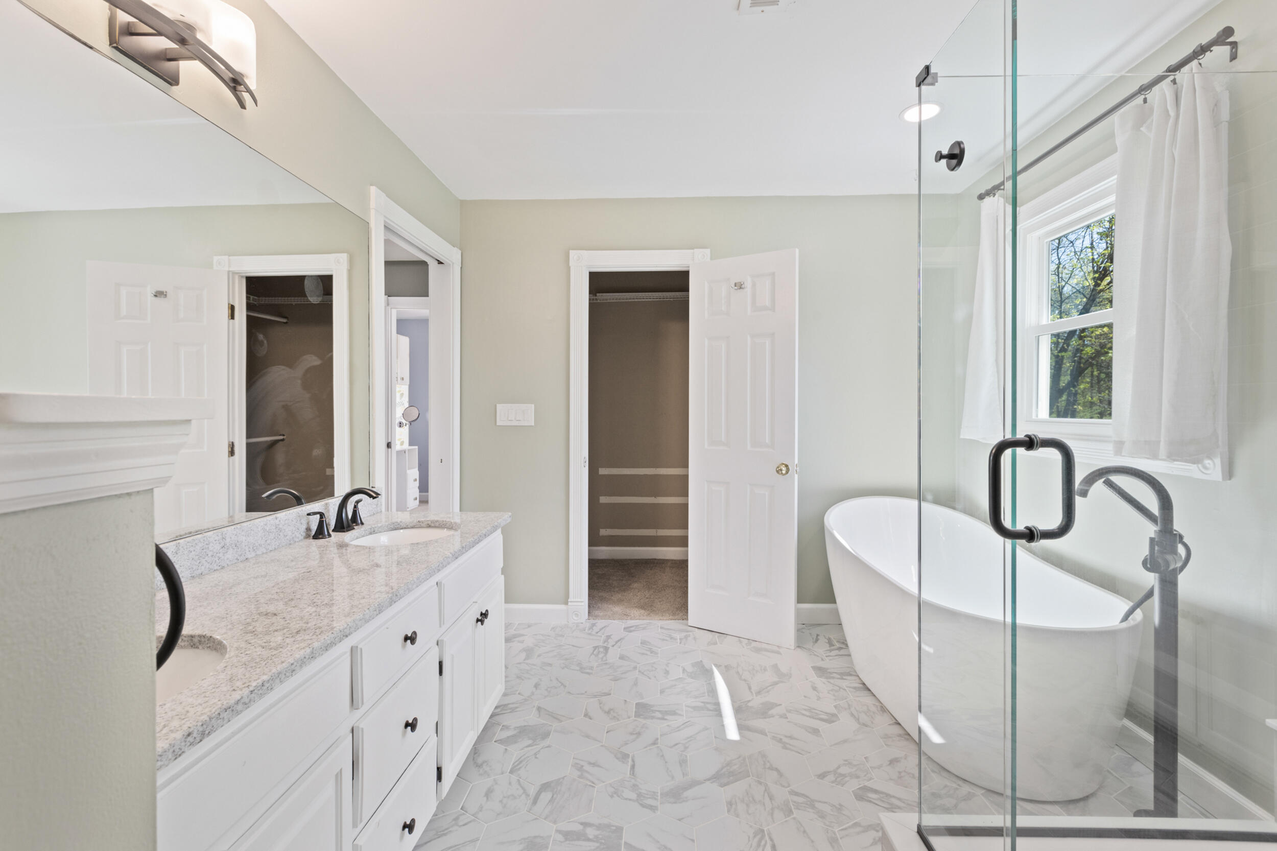 802 Brookhollow Lane Chattanooga, TN 37421 - Photo 16 of 60 Primary Bath