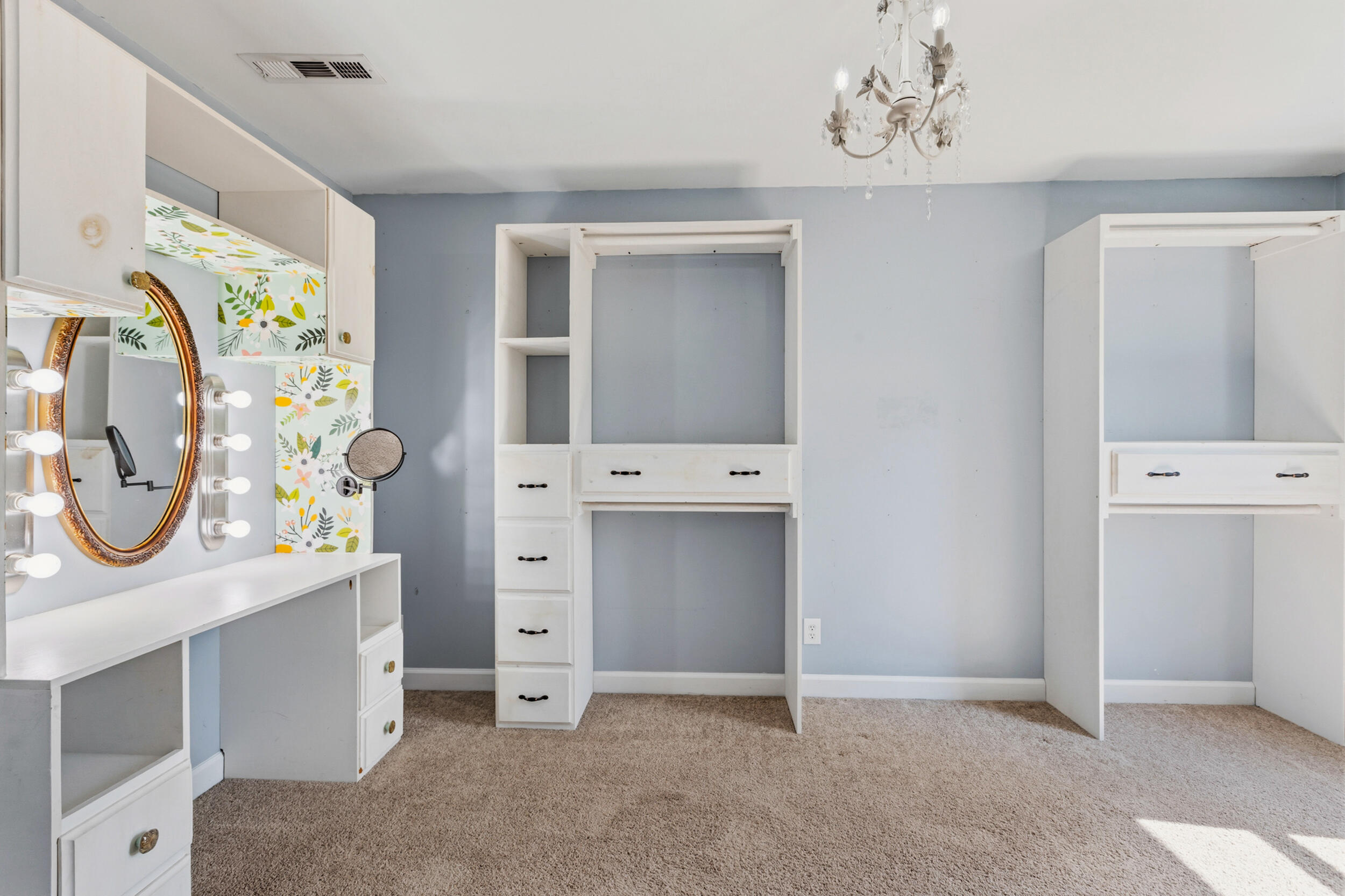 802 Brookhollow Lane Chattanooga, TN 37421 - Photo 18 of 60 Primary Dressing Room/Closet
