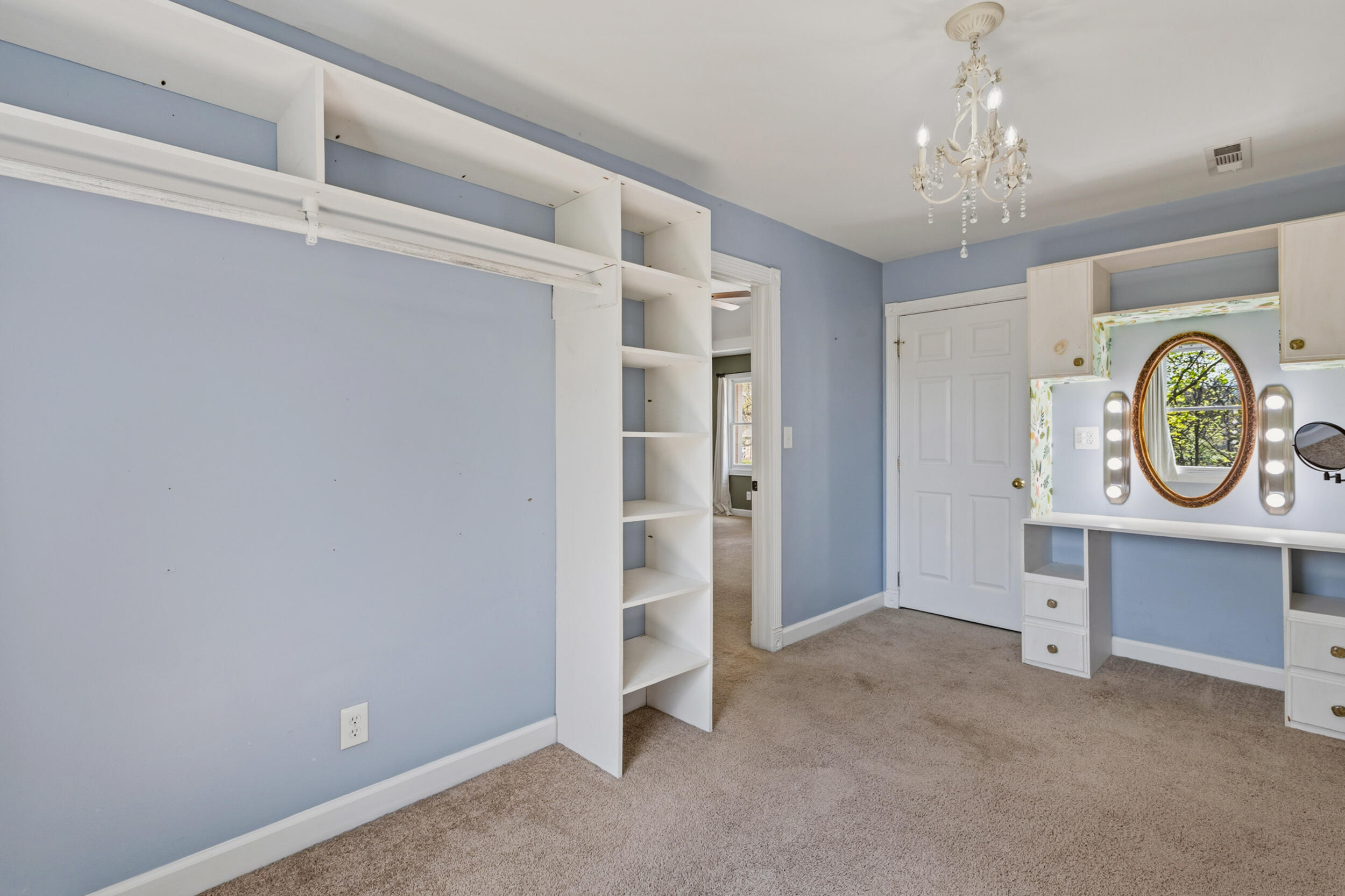 802 Brookhollow Lane Chattanooga, TN 37421 - Photo 20 of 60 Primary Dressing Room/Closet