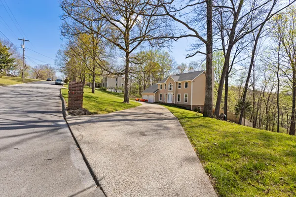 $529,900 | 802 Brookhollow Lane, Chattanooga, TN 37421