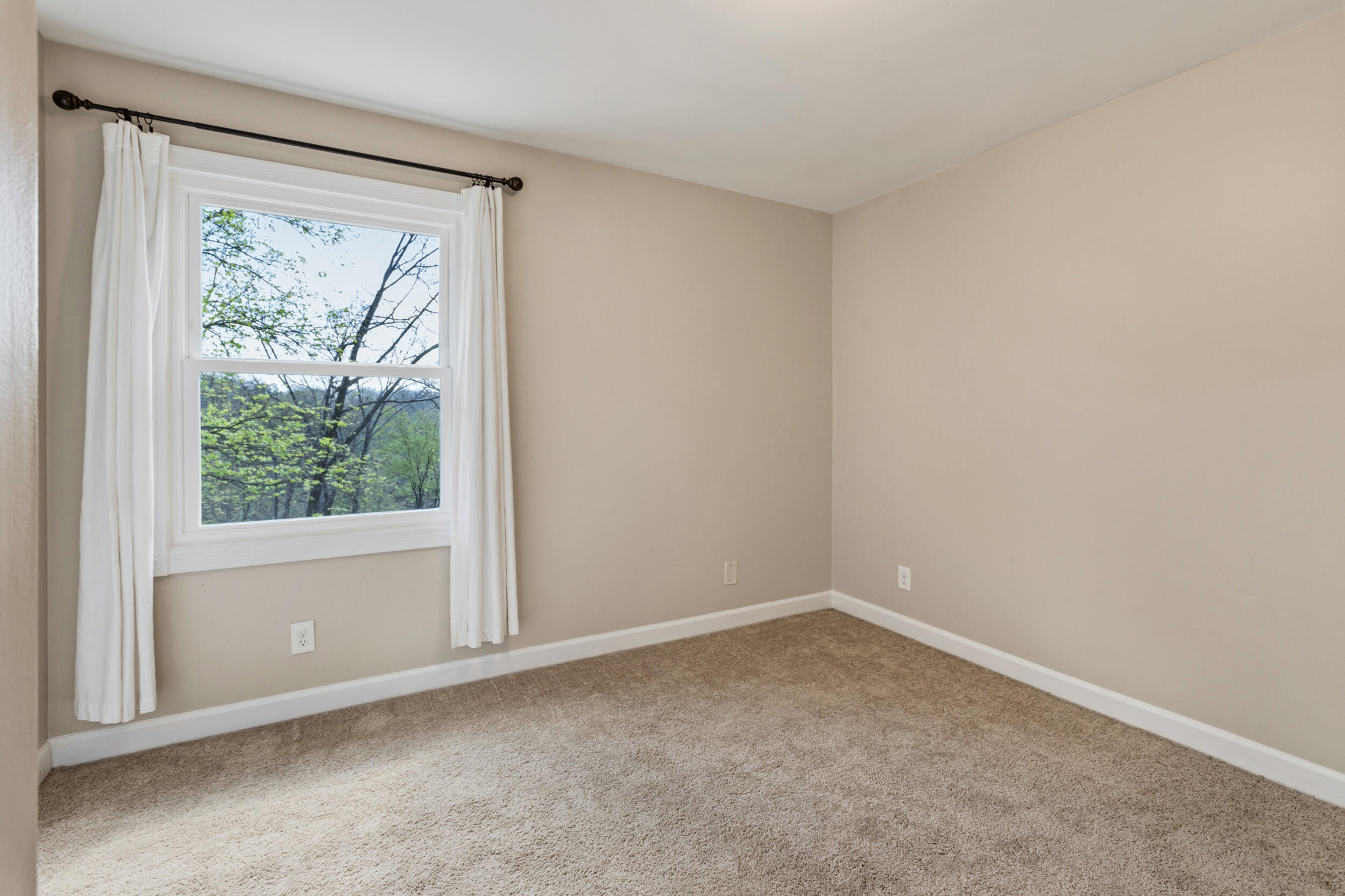 802 Brookhollow Lane Chattanooga, TN 37421 - Photo 51 of 60 Spare Bedroom