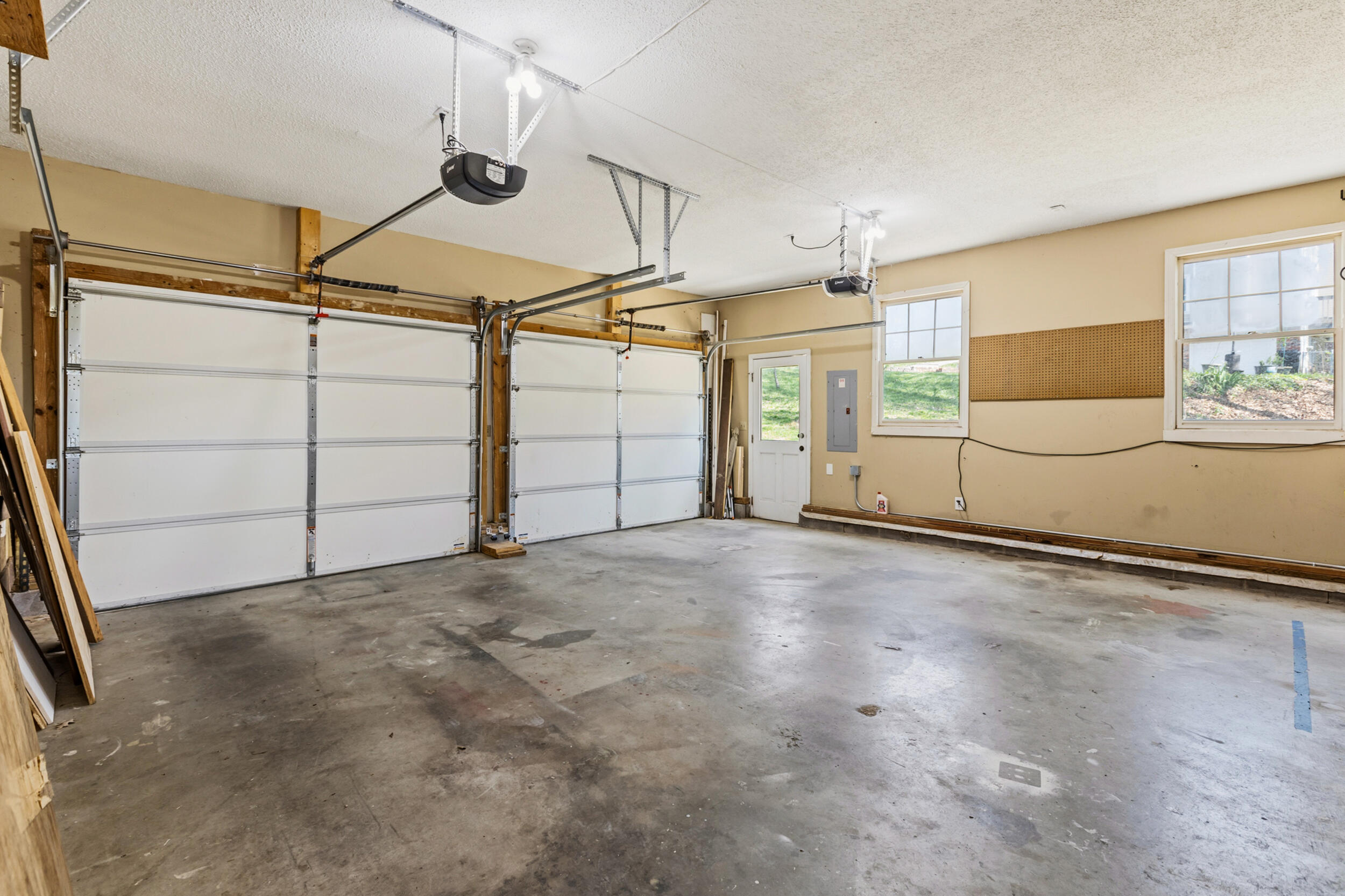 802 Brookhollow Lane Chattanooga, TN 37421 - Photo 55 of 60 2 Door Garage.