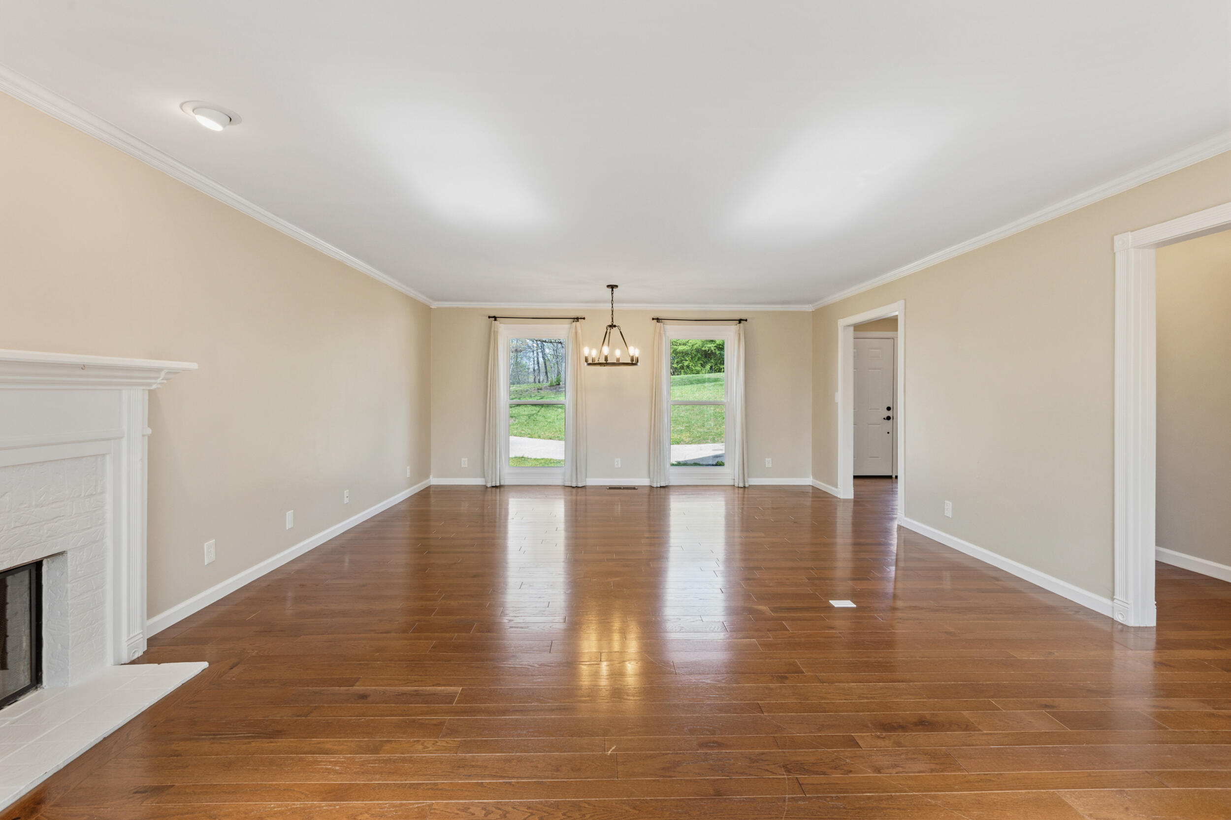 802 Brookhollow Lane Chattanooga, TN 37421 - Photo 9 of 60 Family Room