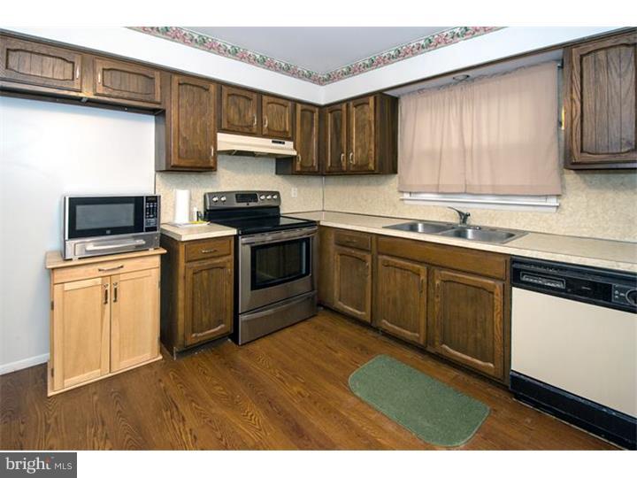 29 Centennial Road Warminster, PA 18974 - Photo 6 of 25 Kitchen