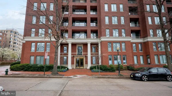 $2,275 | 955 26th Street Northwest, Unit 202, Washington, DC 20037