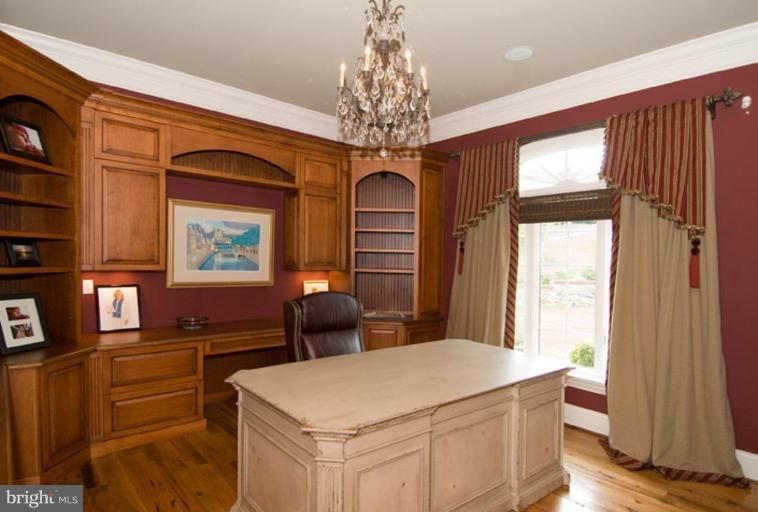 905 Hayfields Road Cockeysville, MD 21030 - Photo 11 of 17 a very nice looking room with a large window