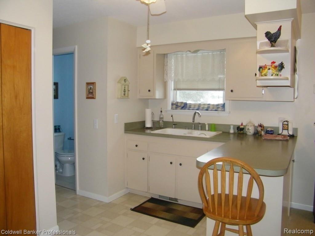 2557 North Lapeer Road Lapeer, MI 48446 - Photo 8 of 33 100_0174.jpg