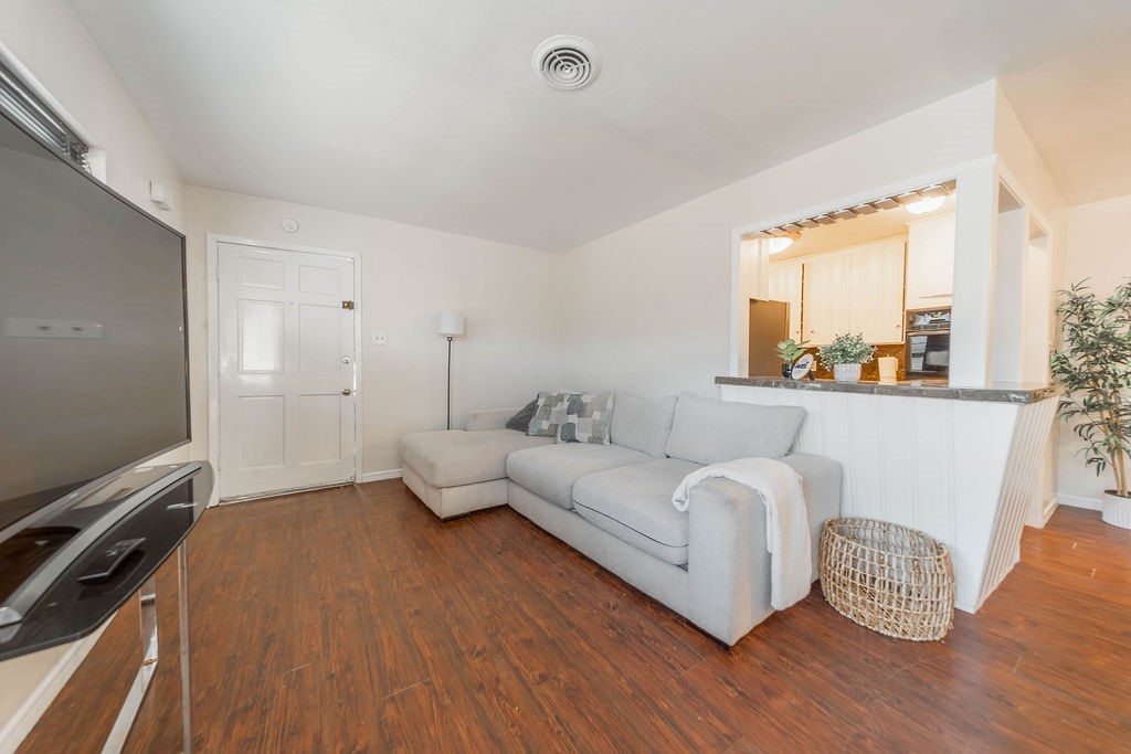 4723 Merwin Street Houston, TX 77027 - Photo 3 of 29