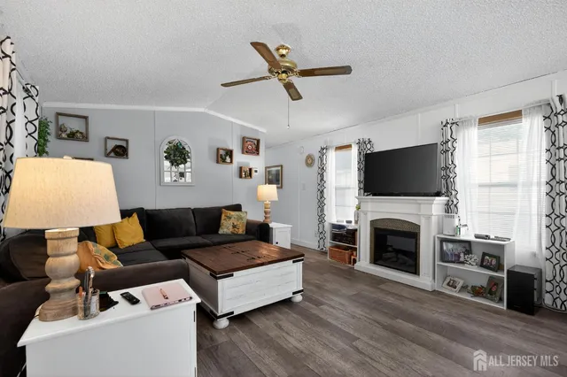 $120,000 | 4 South Drive, East Windsor, NJ 08520