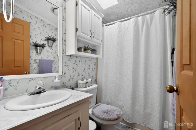 $120,000 | 4 South Drive, East Windsor, NJ 08520