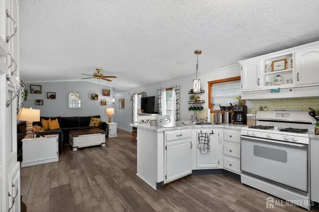 $120,000 | 4 South Drive, East Windsor, NJ 08520