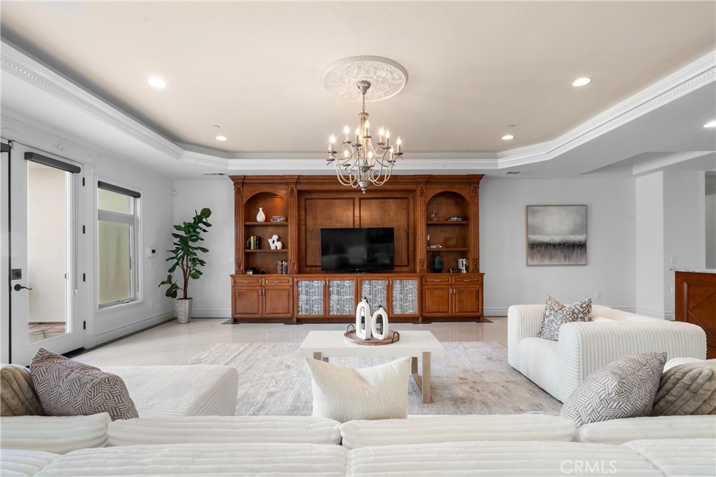 3255 Lombardy Road Pasadena, CA 91107 - Photo 65 of 69 open floor plan family room