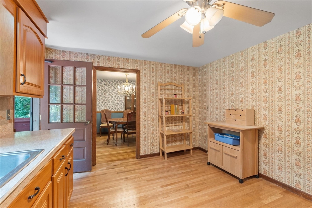 7 Meadowbrook Road Chelmsford, MA 01863 - Photo 17 of 33