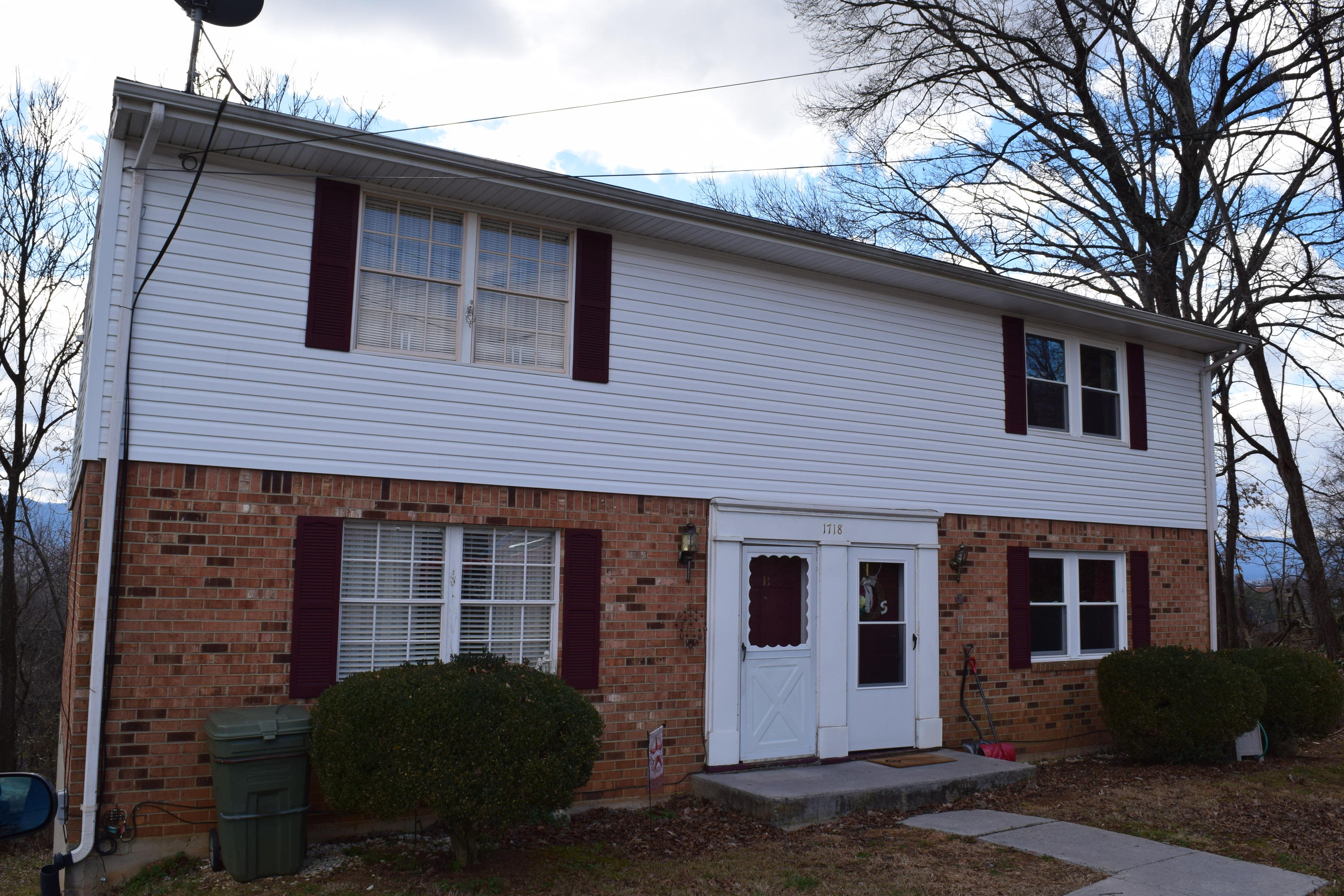 1718 Pomeroy Road Salem, VA 24153 - Photo 2 of 22 Front View