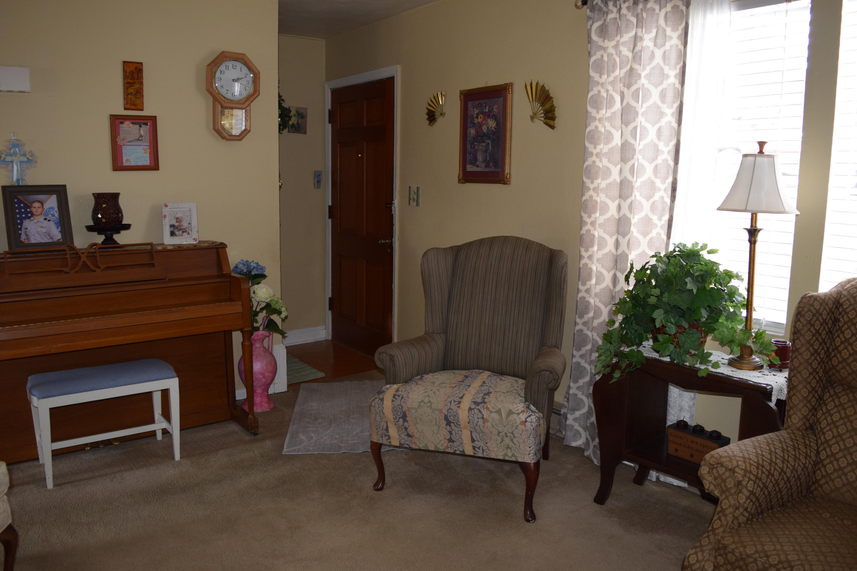 1718 Pomeroy Road Salem, VA 24153 - Photo 3 of 22 Living Room