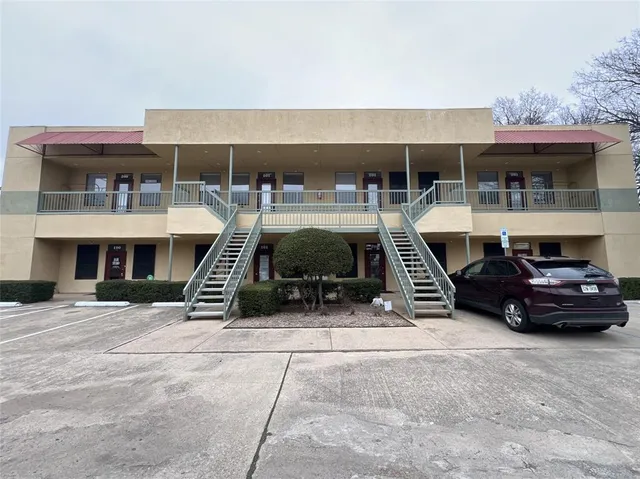 $1,295 | 919 South Carroll Boulevard, Unit 200, Denton, TX 76201