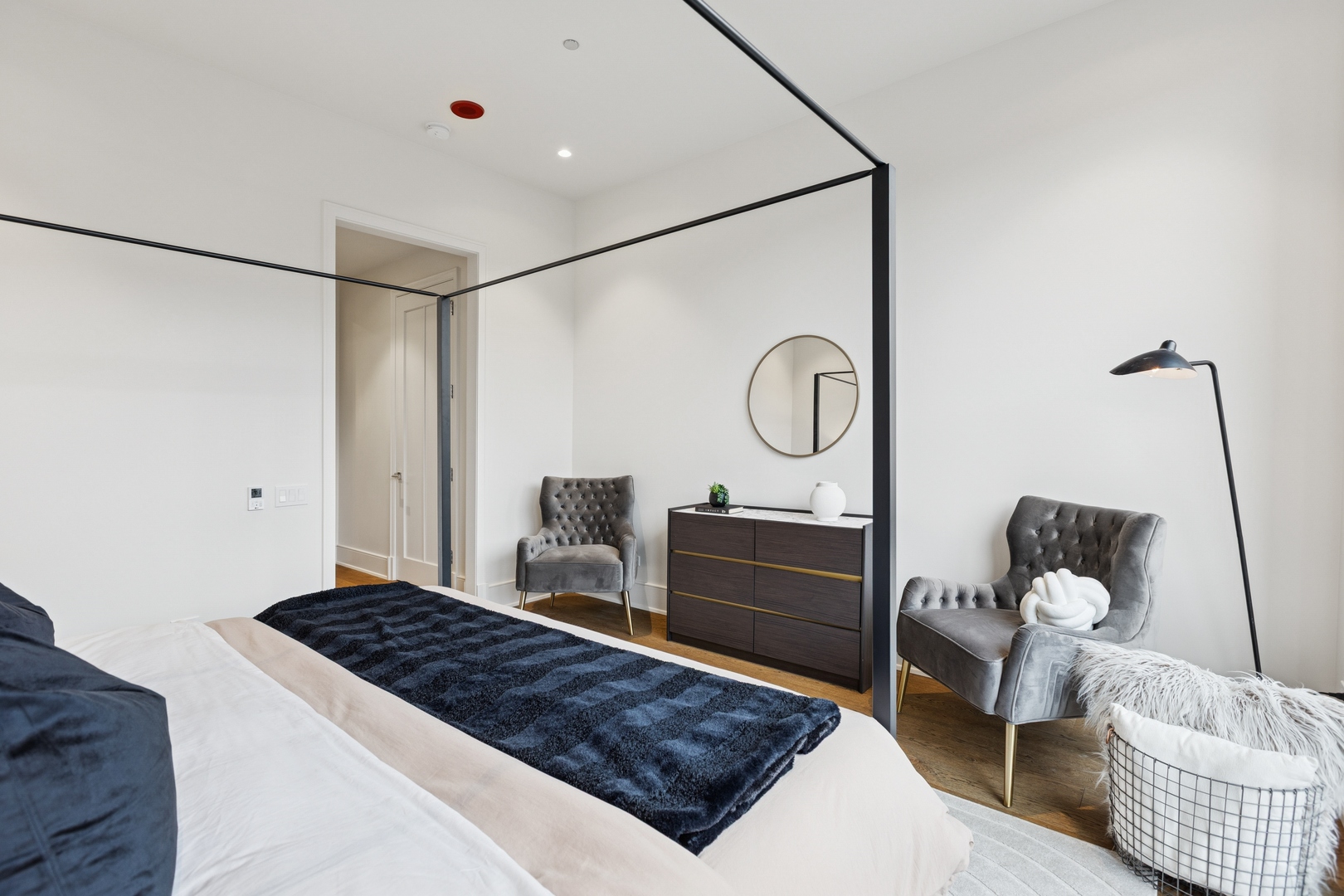 21 North May Street, Unit 402 Chicago, IL 60607 - Photo 39 of 63 a living room with furniture