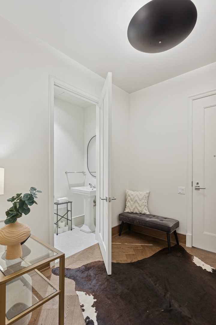 21 North May Street, Unit 402 Chicago, IL 60607 - Photo 8 of 63