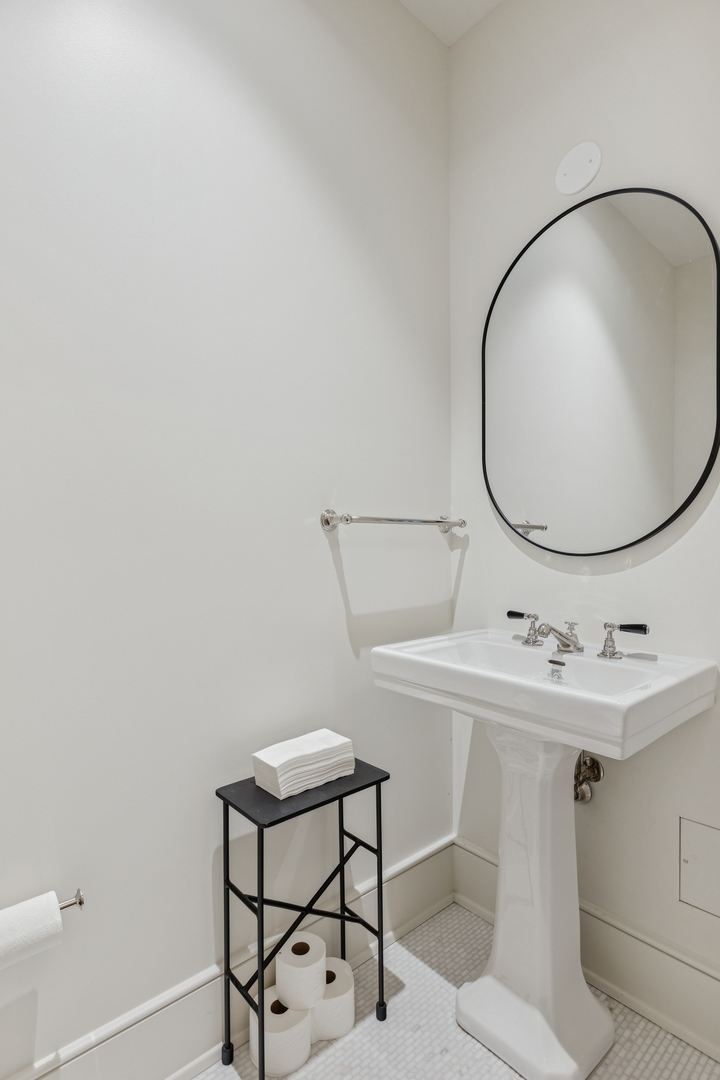 21 North May Street, Unit 402 Chicago, IL 60607 - Photo 9 of 63 a bathroom with a sink and mirror