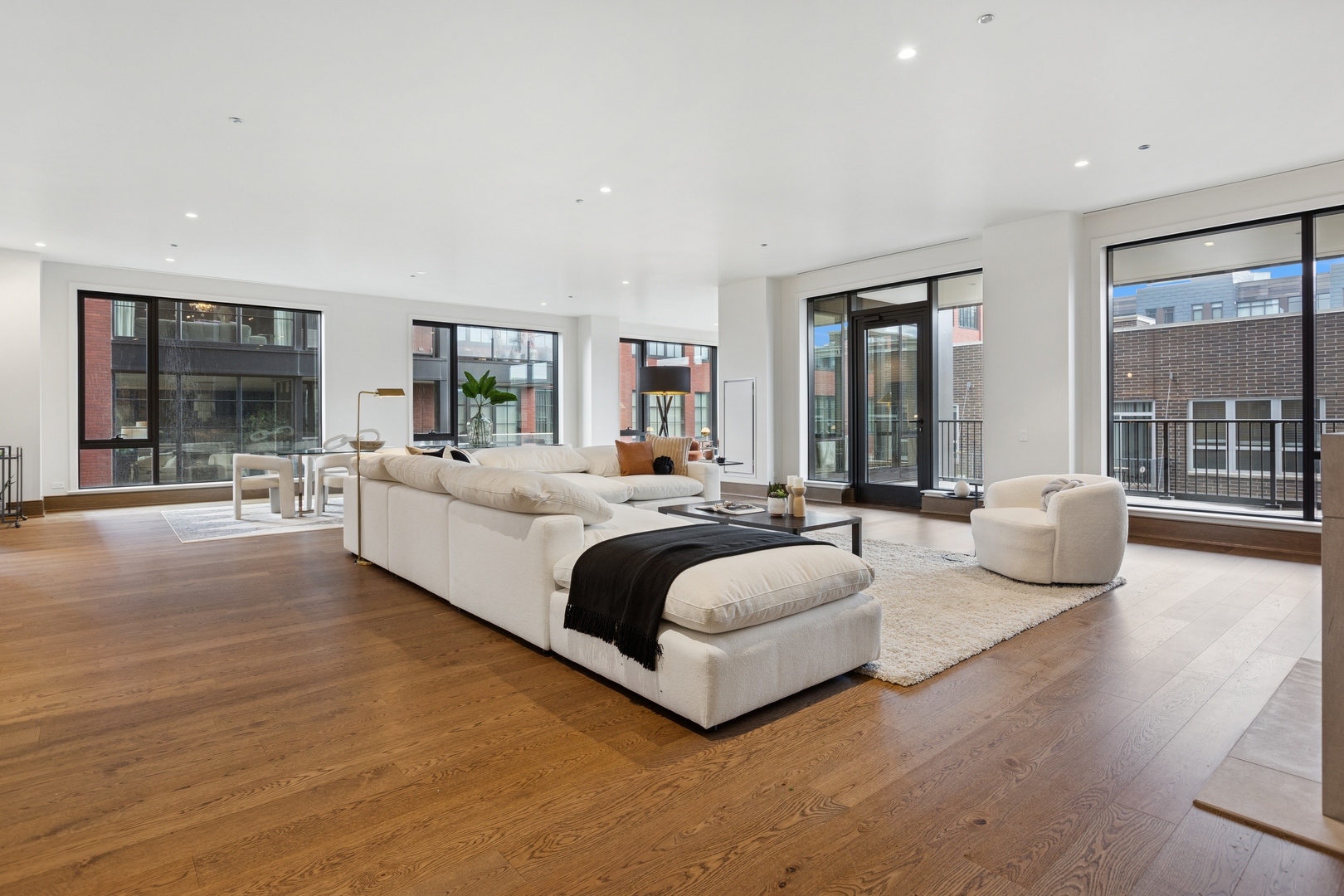 21 North May Street, Unit 402 Chicago, IL 60607 - Photo 10 of 63